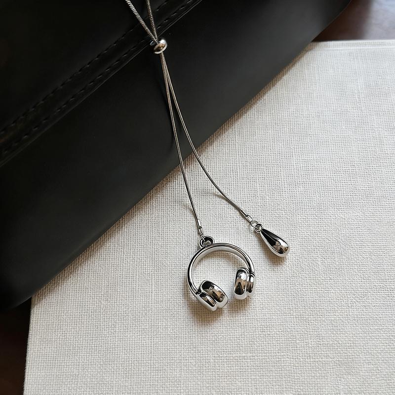 

Fashionable and Creative Metal Earphone Pendant Necklace Neutral Punk Cool Sweater Chain Daily Jewelry Gift