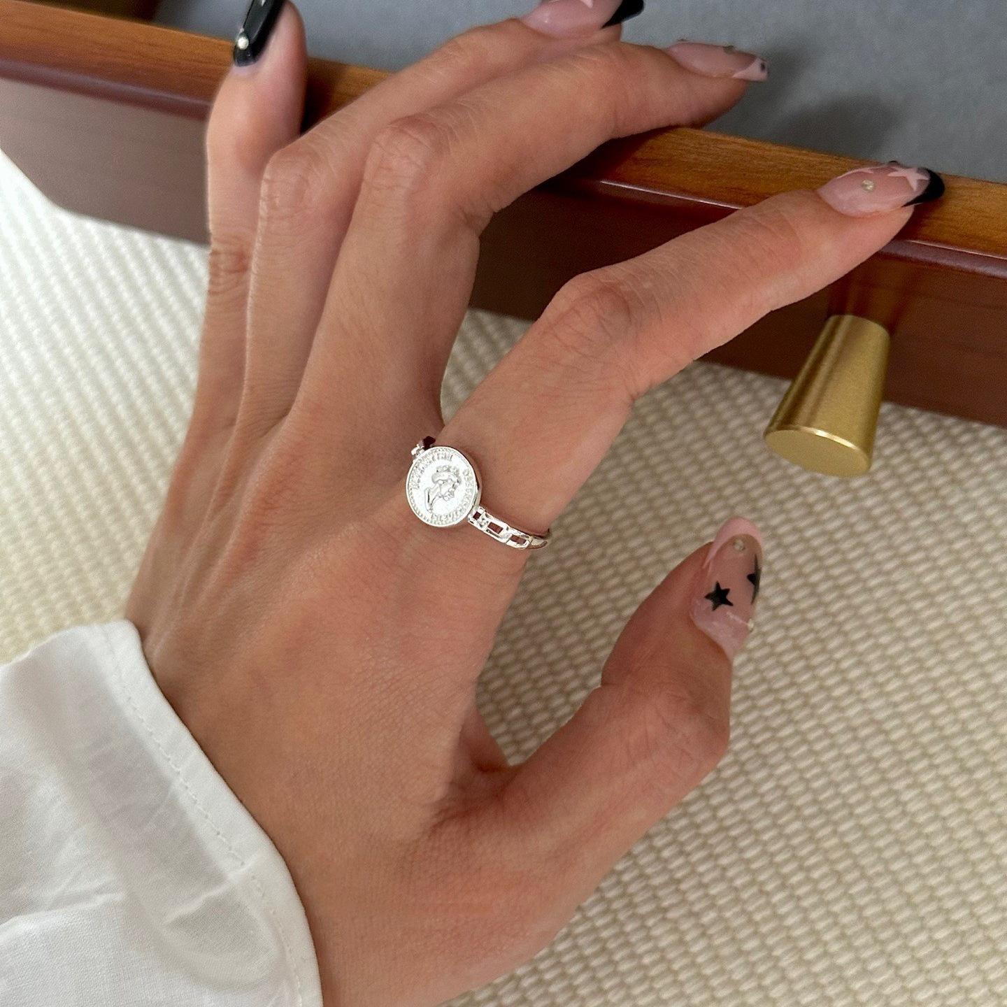 Niche Design Adjustable Chain Letter Portrait Ring - Fashionable, Versatile & Trendy for Women Open Adjustable
