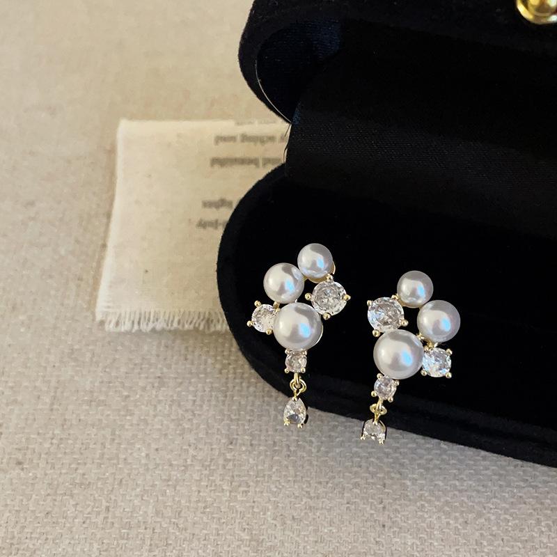 French Retro Pearl Zircon Stud Earrings Women'S Niche Light Luxury Personality Fashion Unique Texture Versatile Earrings