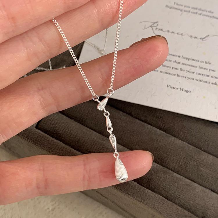 Elegant Water Drop Tassel Necklace - Trendy, Versatile Clavicle Chain for Women