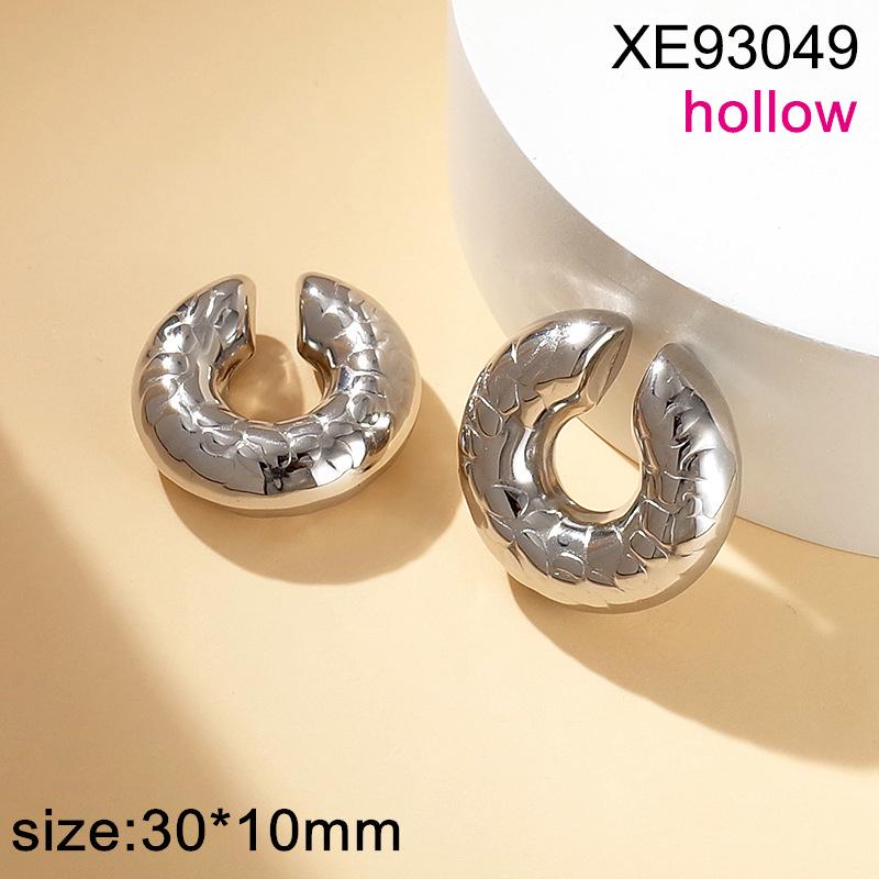 European Light Luxury Gold Titanium Ear Cuff for Women - Non-Pierced C-Shaped Earring
