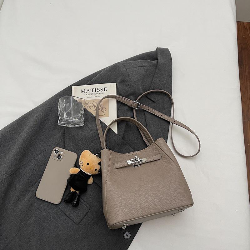 

Retro handbag bag messenger bag women s 2025 fashion new trend fashion Korean bucket bag underarm shoulder bag no pendant серый