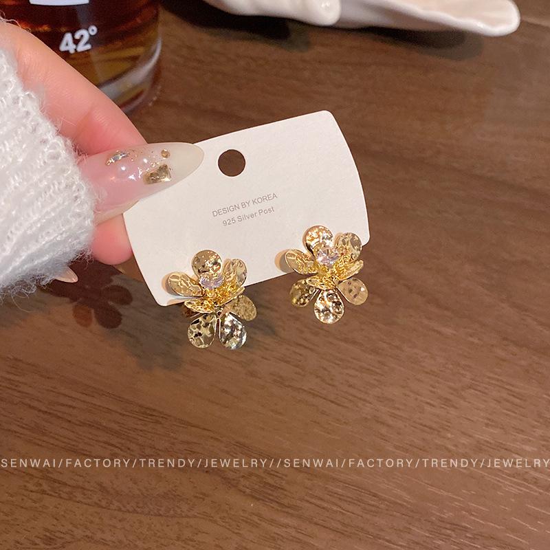 Cold wind texture feeling flower zircon stud earrings female niche unique personality fashion temperament versatile earrings ear jewelry