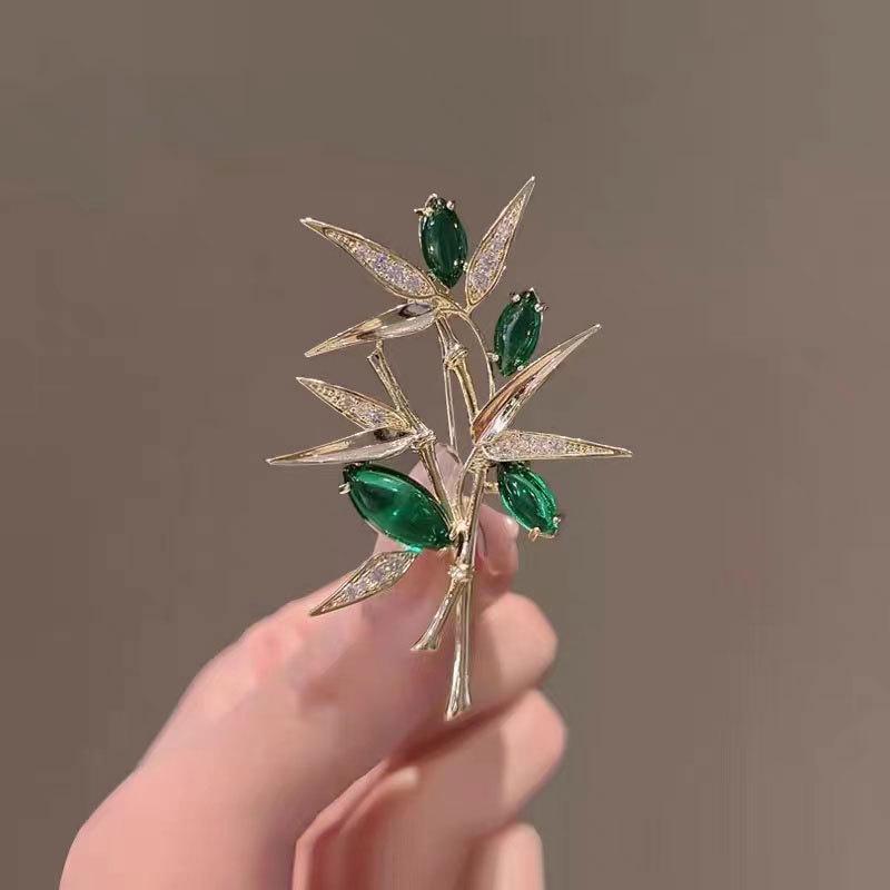 Luxury Korean Bow Brooch – Elegant and Versatile Pin for Suits and Attire