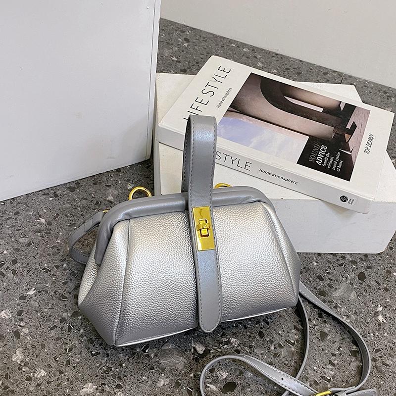 Fashionable Shell Handbag Women's Mini Shoulder Bag 2026 Stylish Personalized Crossbody Bag for Ladies Trendy Handbag