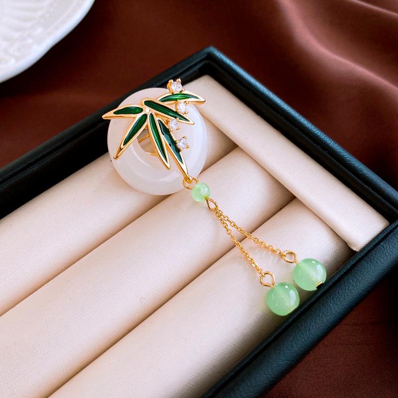 

Брошь в китайском стиле, позолоченная, с цирконом, эмалью, в виде бамбукового листа – художественные украшения в национальном стиле