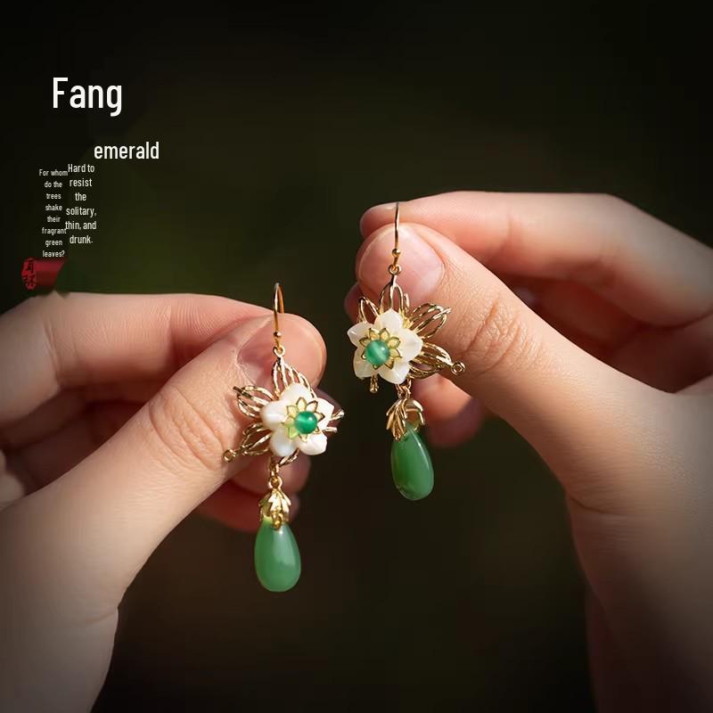 Elegant Ebony Flower Hairpin for Women – Ancient Style, High-End Feel, Simple Chinese Design, Perfect for Daily Use.