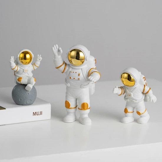 3 Pcs Astronaut Figurine Home Decor Astronaut Statue Study Office Desk Decor Showpiece Gift Decoration Accessories Outer Space PVC Sculpture