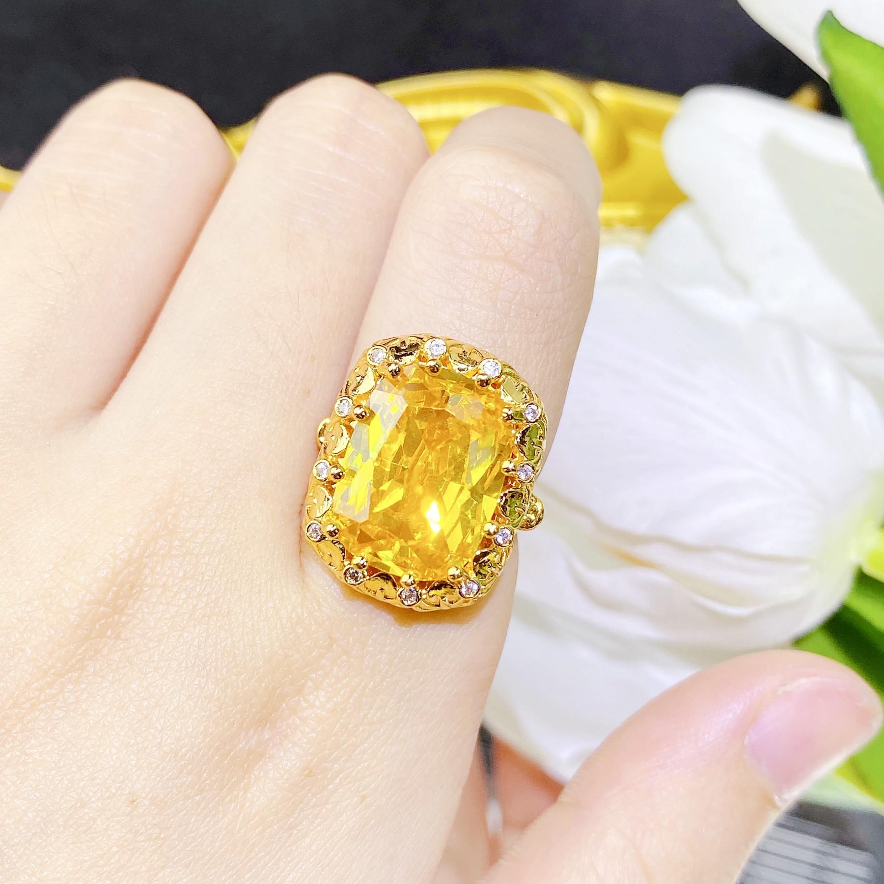 2026 Vintage Court Wind Color Treasure Super Flash High Carbon Diamond Yellow Diamond Ring Purple Zirconium Earrings Pendant