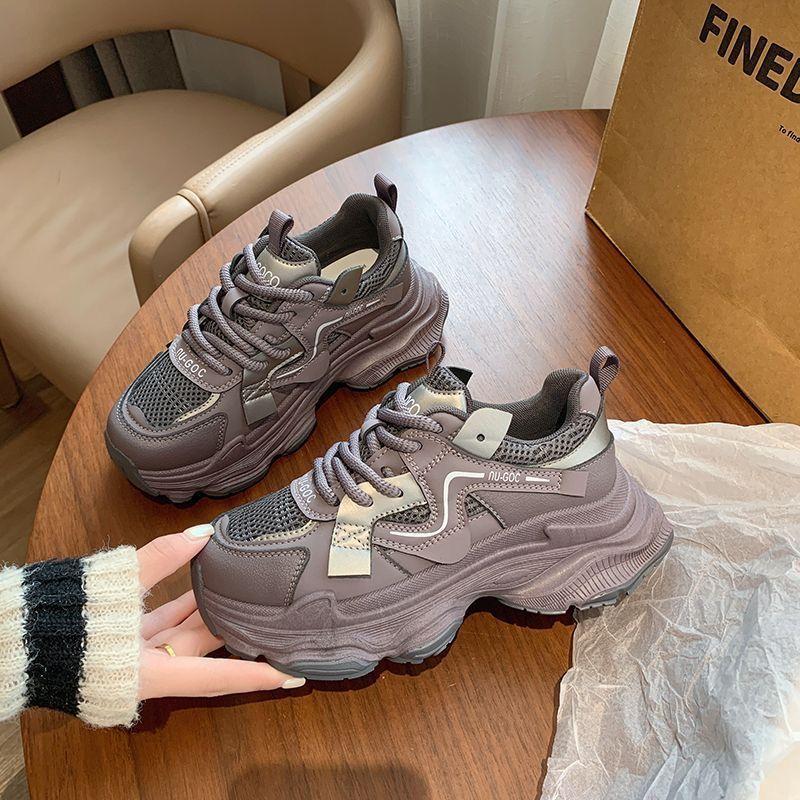 Small women's shoes with visible feet, autumn white platform sneakers, breathable and heightening casual shoes