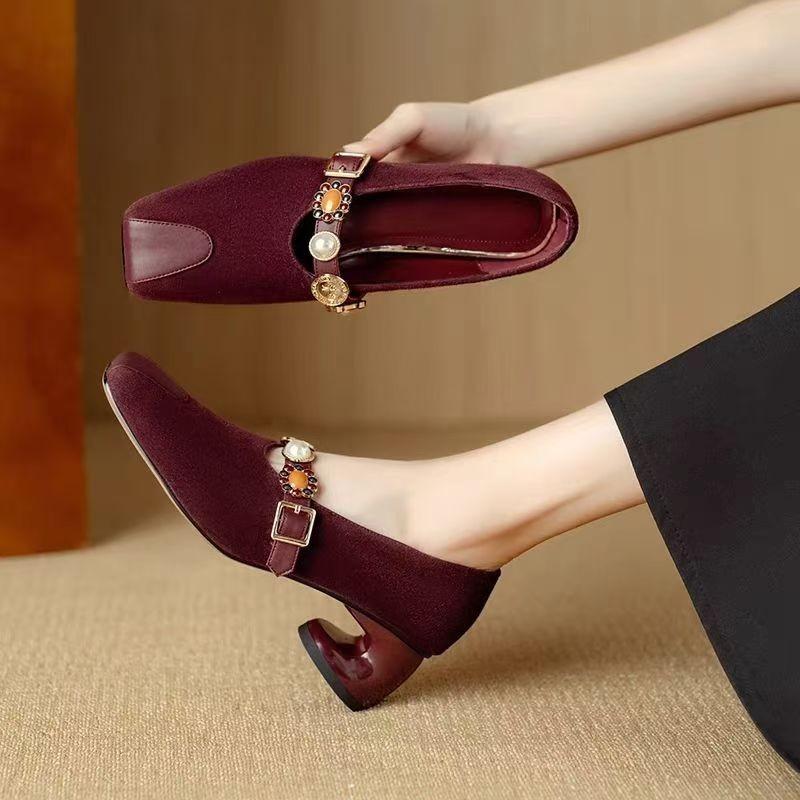 

Мода 2025 Весна и Осень Новые Низкий Каблук Мелкий Вырез Круглый Носок Мягкий Верх Ретро Износостойкие Наружные Женские Туфли 35 вино красного