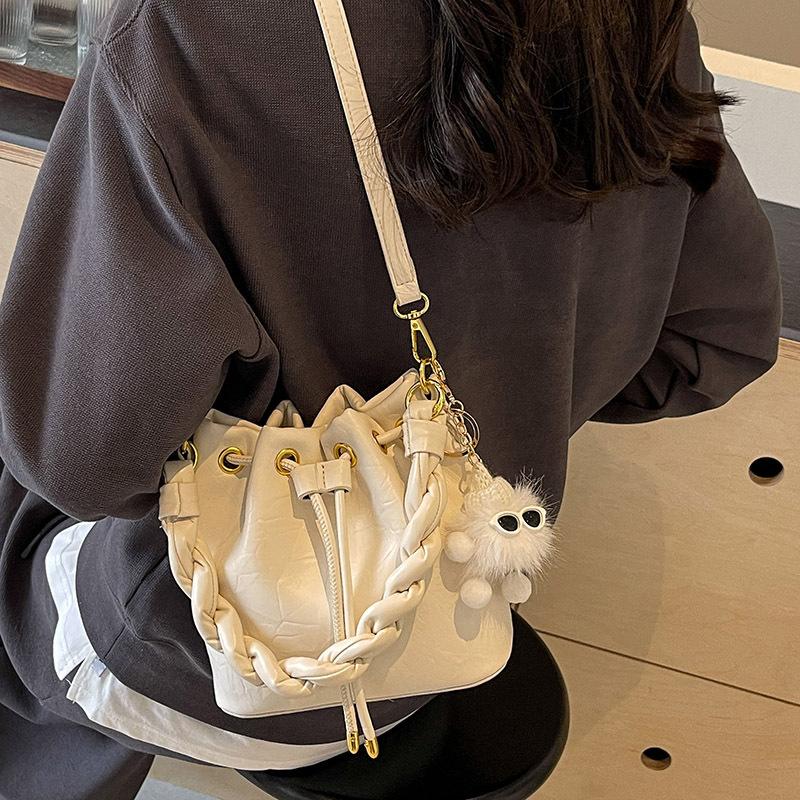 Bucket Bag 2025 Spring New Shoulder Bag Pumping Strap Korean Version Fashion Women's Bag High-end Sense Niche Fashion Women's Bag