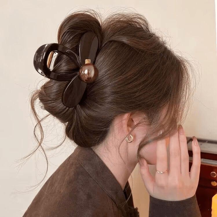 Elegant Round Bead Claw Hair Clip for Women - Exquisite High-End Shark Clip for Simple Updos