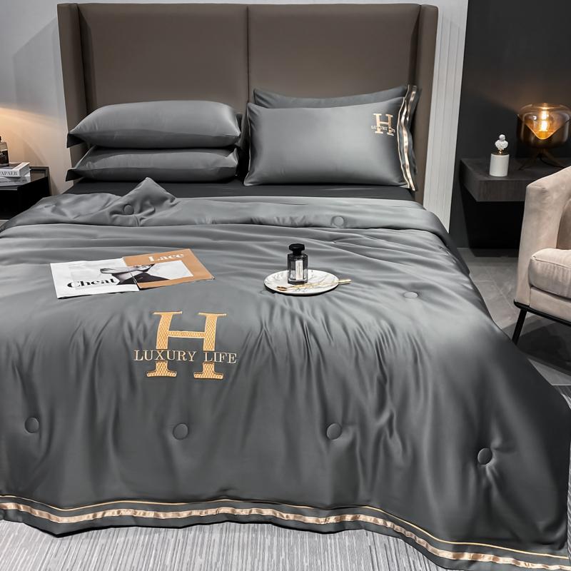 New Ice Silk Summer Quilt Air Conditioned Comforter Quick Cooling and Cooling Home Student Dormitory Quilt Queen King Size