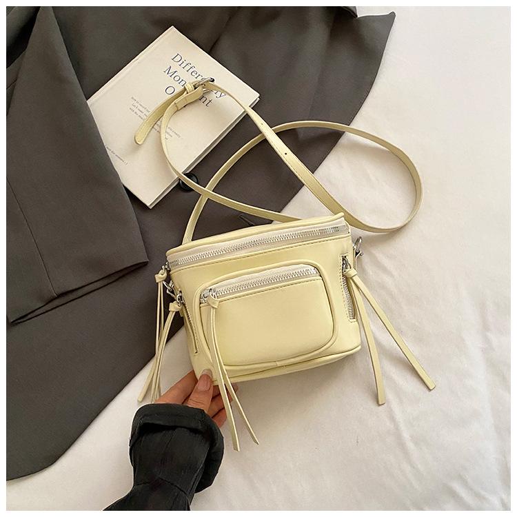 

Saddle bag women s 2025 new messenger bag casual versatile women s bag fashionable simple high-end shoulder bag жёлтый
