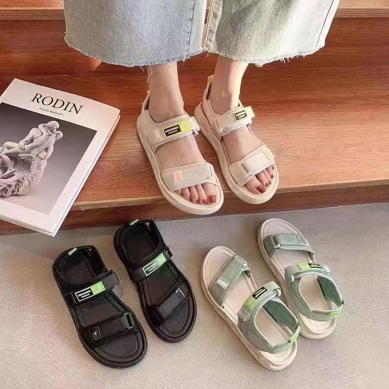 Wholesale Fashion Spring/Summer Outwear Slippers for Women Soft Sole Anti Slip Small and Popular Flat Bottom Beach Slippers