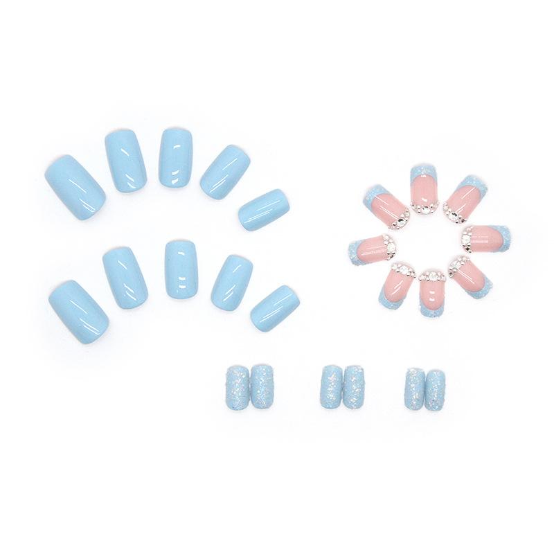 Mittelgroßer rechteckiger Nagel mit Blitz-Diamant-Finish, himmelblaues Nagelkunststück, künstlicher Nagel, 24 Stück pro Box