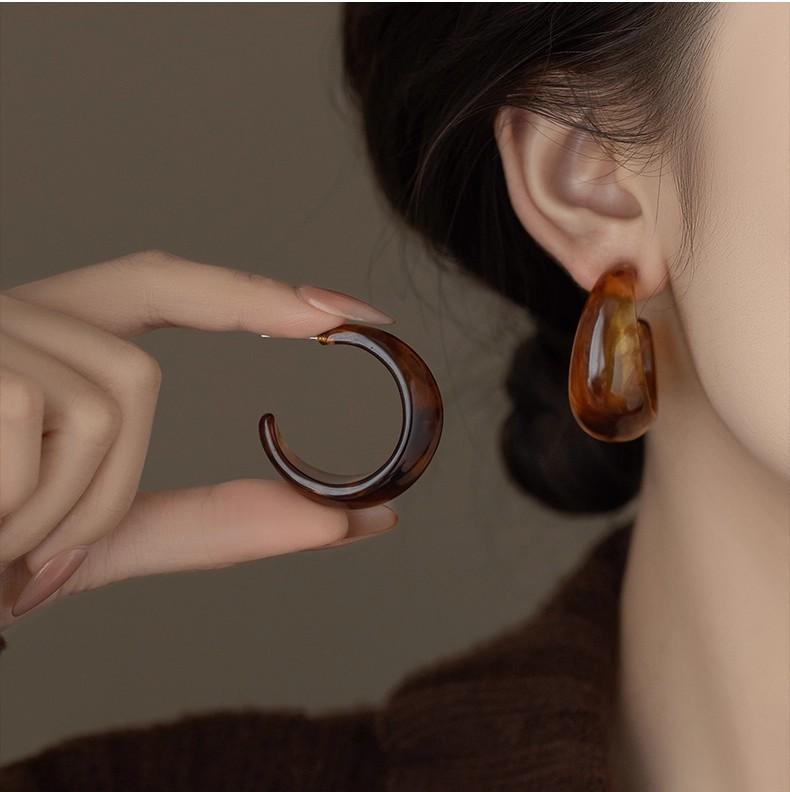 Needle Amber C Resin Earrings Women'S Retro Half Circle Earrings Premium Textured Earrings Fashion Big Earrings