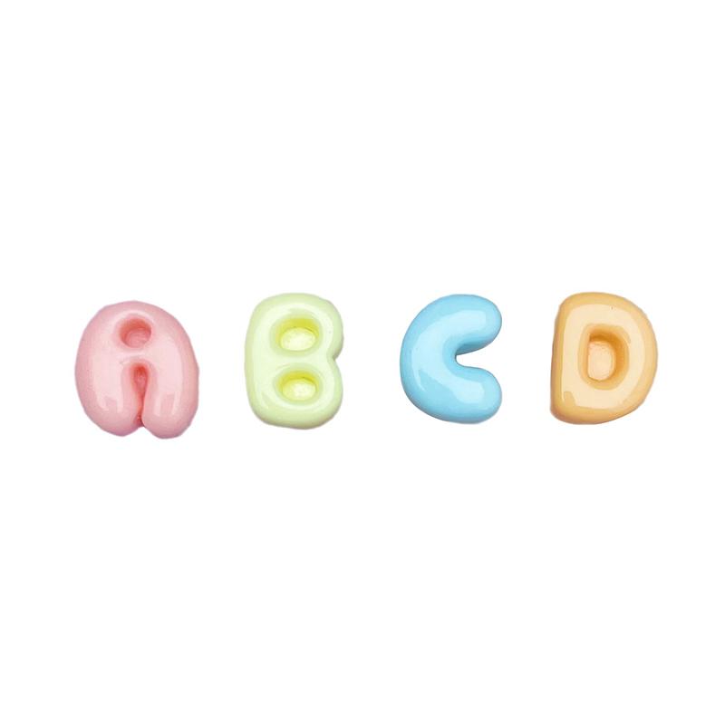 20 Stück Mini-Buchstaben Gemischte Harz-Accessoires ABCD Englische Buchstaben-Aufkleber DIY Sahne-Kleber Handyhülle Haarspangen-Dekoration Zubehör