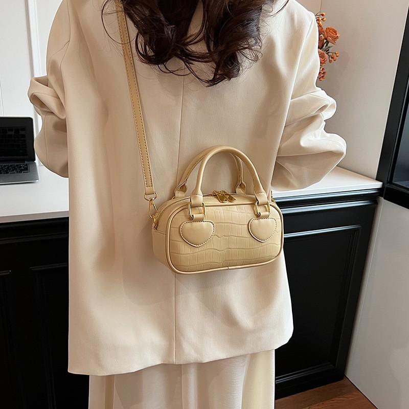 IELGY Korean version of fashionable portable sweet underarm small square bag, simple and versatile shoulder messenger bag