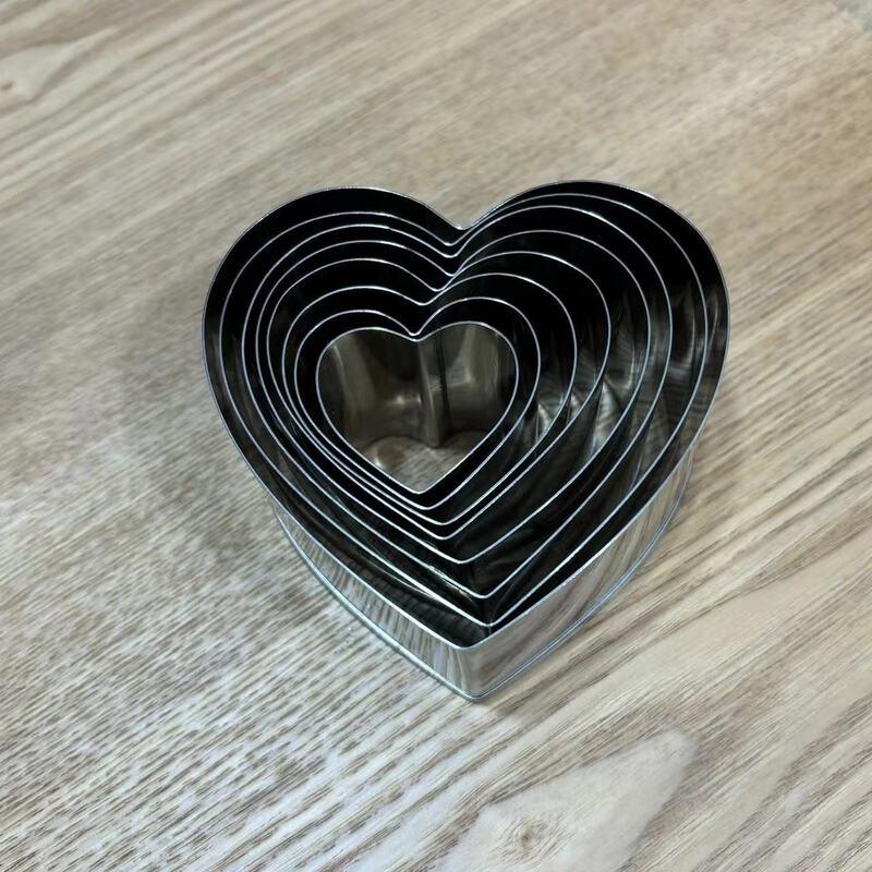 8-Piece Heart-shaped Stainless Steel Cookie Cutter Set