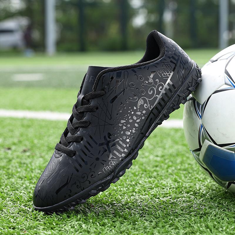 New adult boys and girls, primary and secondary school students football shoes training rubber broken nails long nails low top