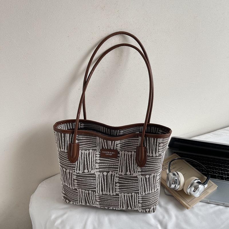 Retro large-capacity bag women's autumn and winter new commuter shoulder bag contrasting color portable tote bag