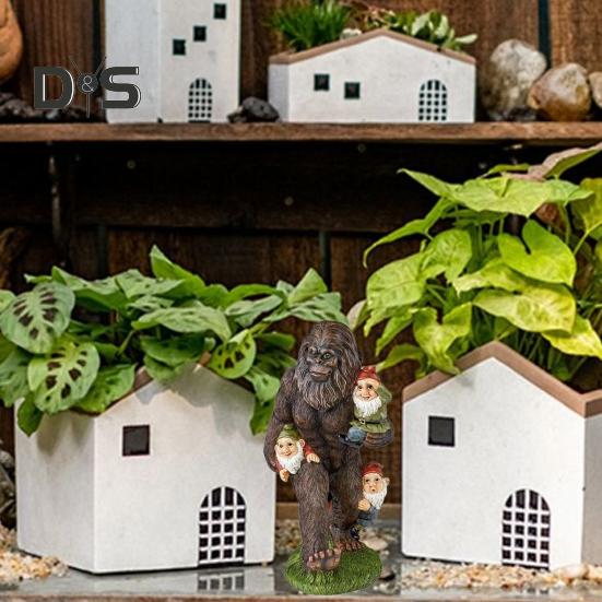 Statuie de grădină Sasquatch din rășină Sasquatch cu gnomi Ornament Figurină Sasquatch pentru exterior și interior pentru decorarea curții terasă