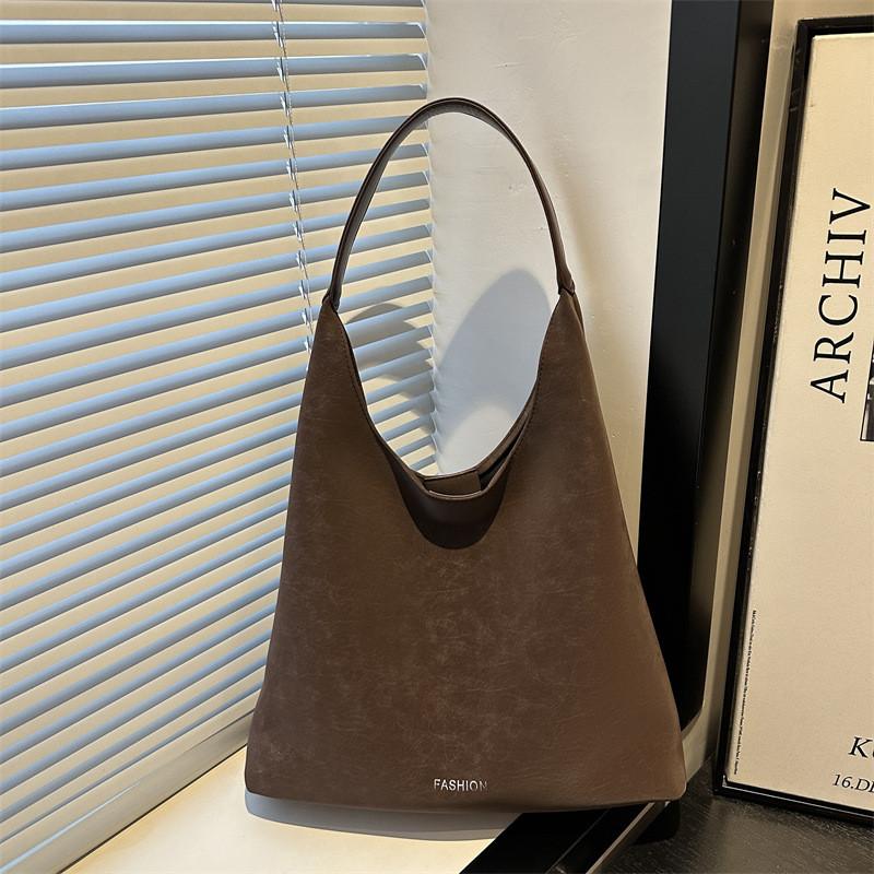 Street Style Large Bucket Bag For Women With Magnetic Closure And Polyester Lining