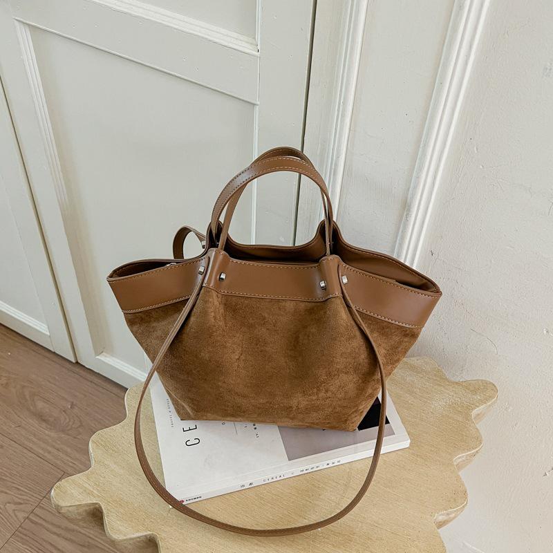 2026 Women's Retro Suede Tote: Large Capacity, Versatile Single Shoulder Bag for Autumn/Winter Commuting