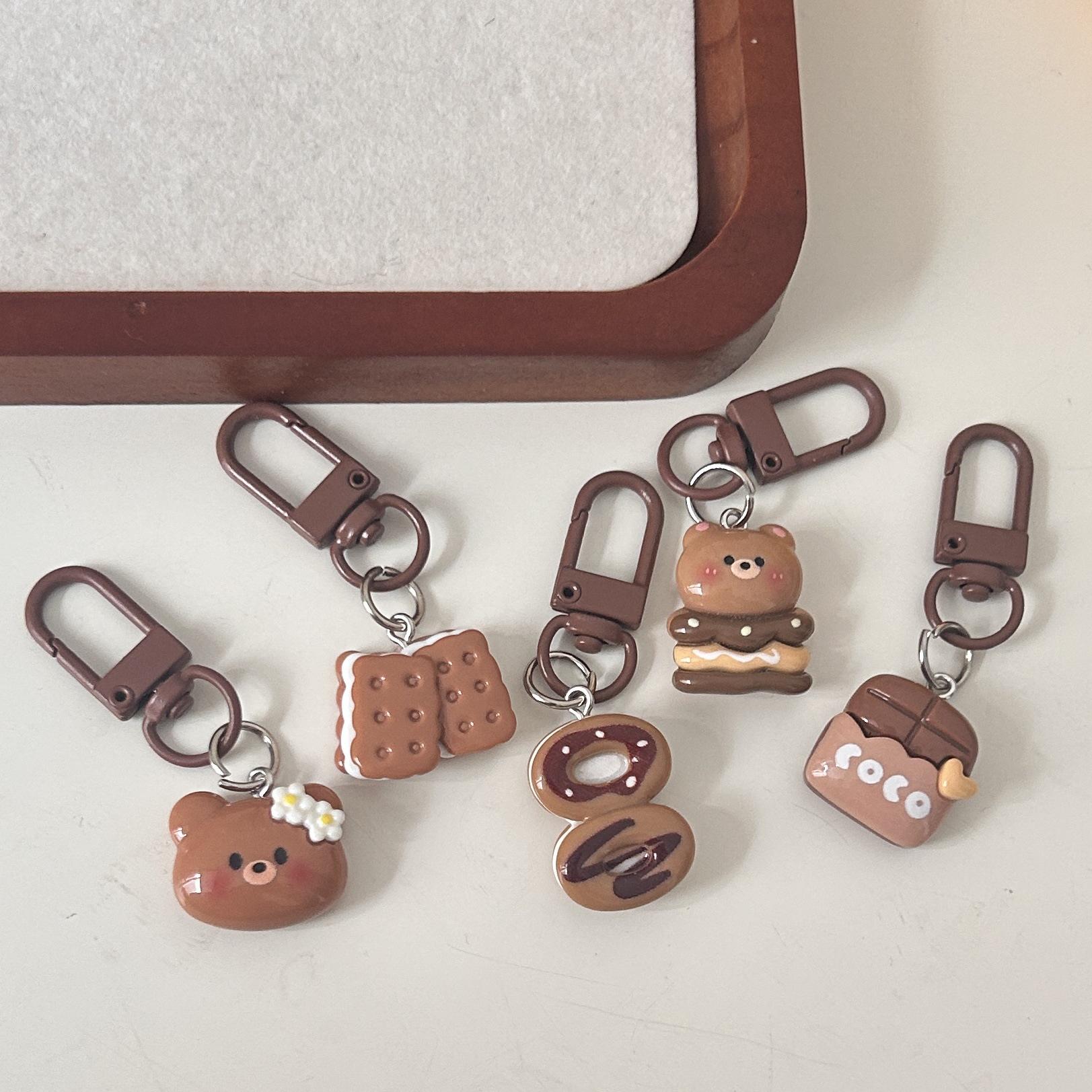 

Chocolate Bear Biscuit Keychain: Food Toy Bread Pendant for Friends & Couples
