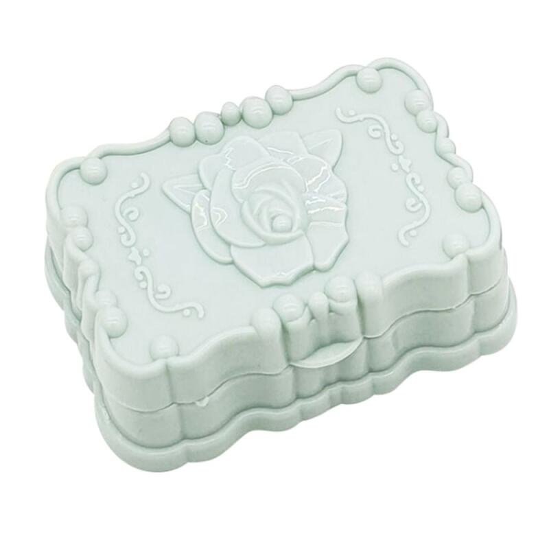 

Dust-blocking soap case