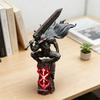 Schwertkämpfer Figur mit Waffe Desktop Statue mit eingebautem LED Licht Harz Anime Figur Skulptur Sammlerstück Spielzeug für Home Schreibtisch Dekoration