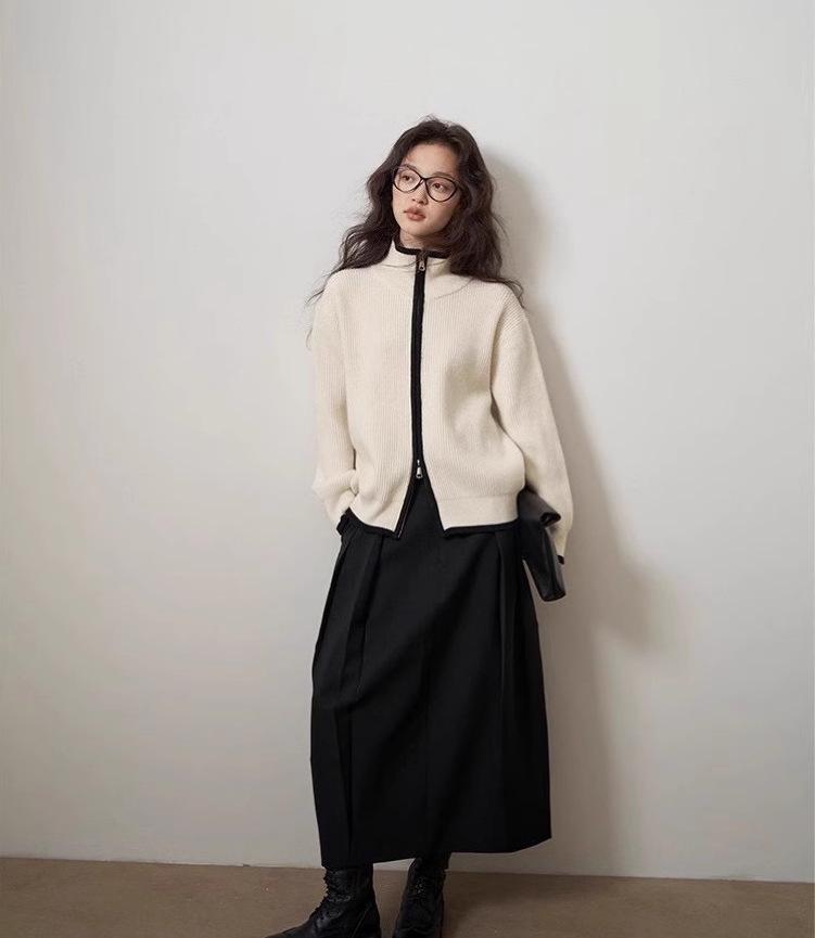 Women's Stand Collar 100% Wool Thickened Zipper Cardigan - Loose, Fashionable Autumn/Winter Knitwear Sweater.