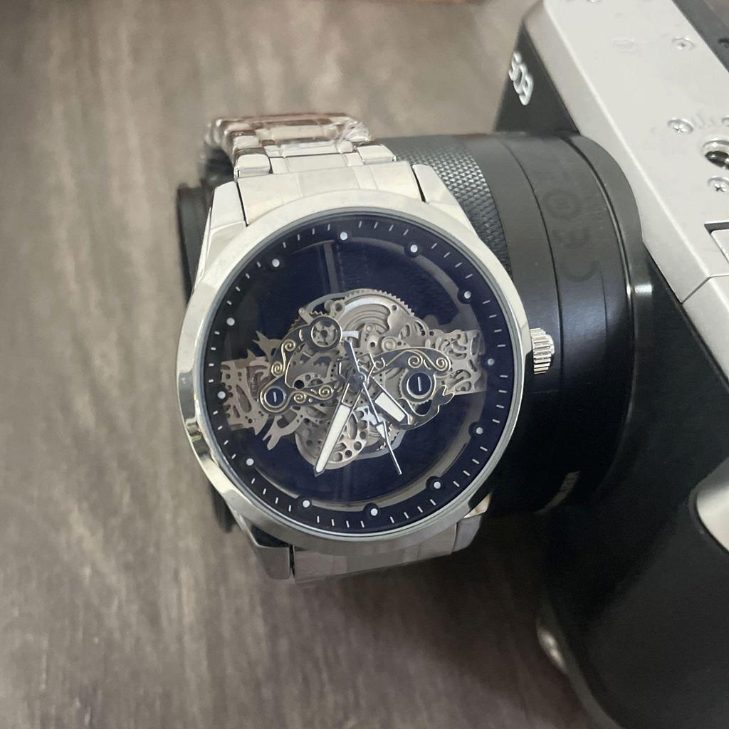 Leuchtende, wasserdichte, hohle, transparente Herrenuhr