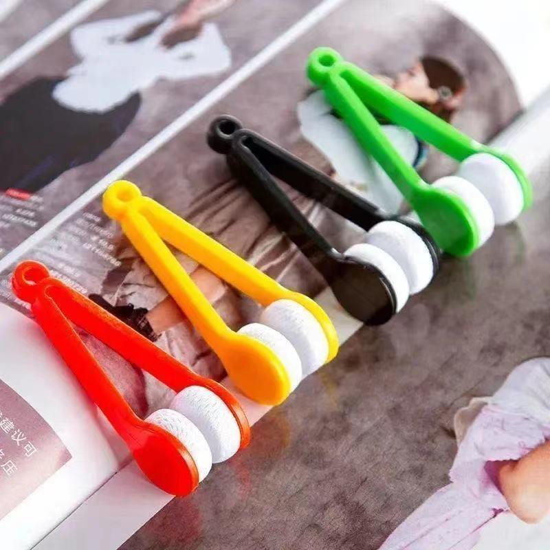 High-End Portable Glasses Cleaner: Multifunctional, No-Traces, Lens-Safe, Easy-To-Replace Lens Cloth.