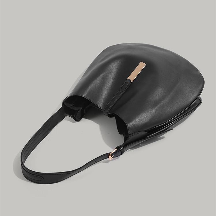 Celebrity-style tote bag for women, large-capacity dumpling bag, 2025 new model, high-quality texture, commuter shoulder and crossbody bag