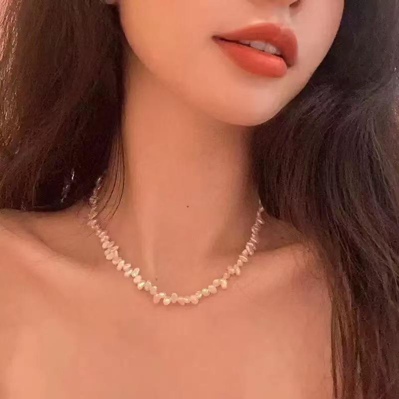 Special-shaped Baroque pearl necklace for women, versatile love magnet buckle design sense collarbone chain accessories niche