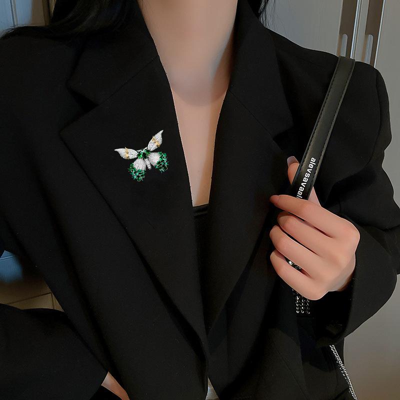 SUYU Fashionable And Flexible Butterfly Brooch With Micro Cubic Zirconium Oxide Brooch, Coat, Suit Accessory, Brooch