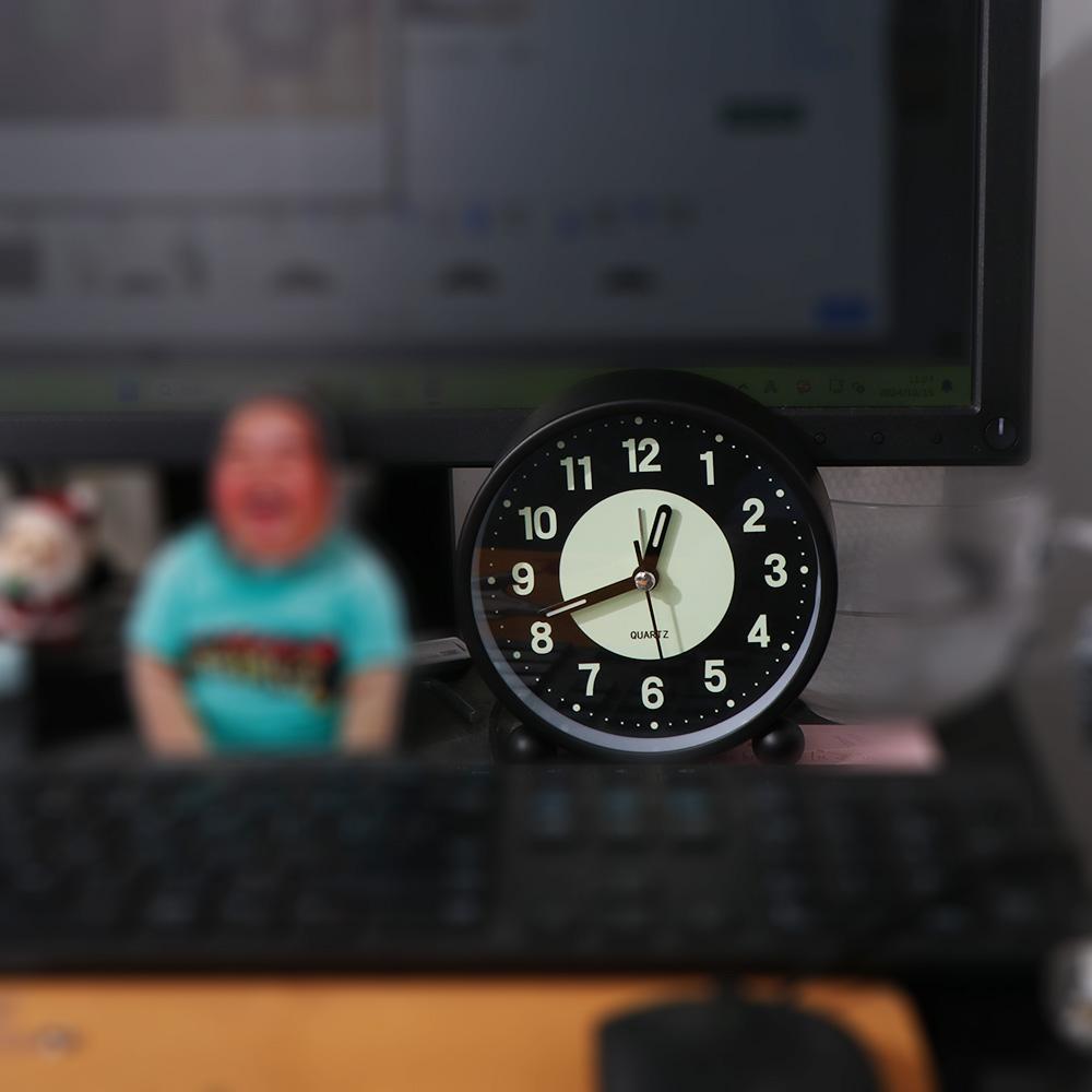 Anti-drop Night Light Clock 4-inch Table Clock Creative Metal Luminous Alarm Clock  Study