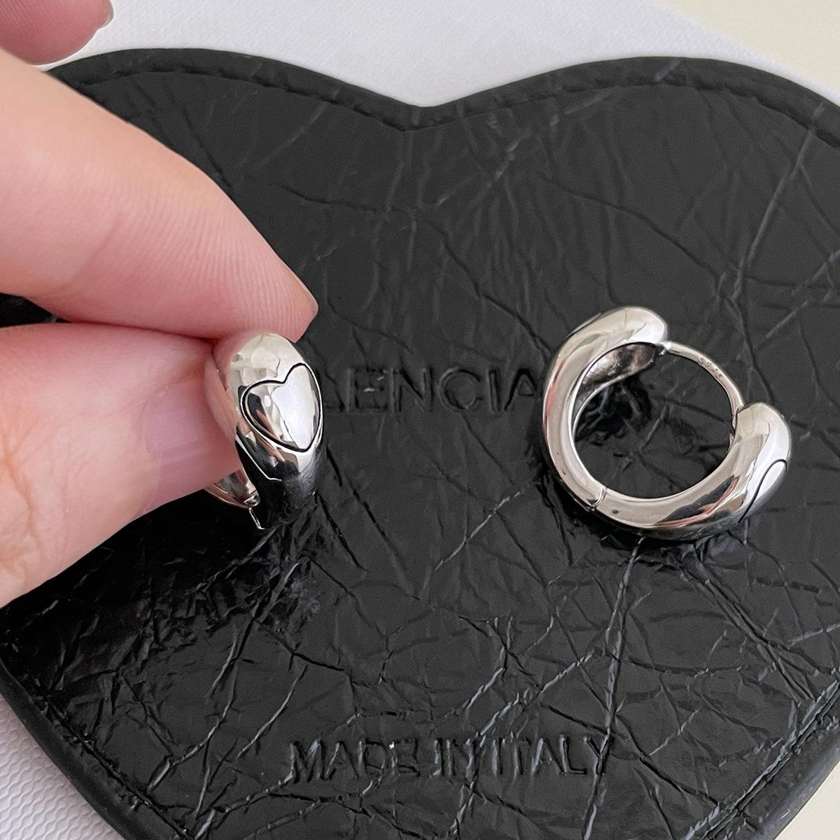 

925 Silver Needle Love Earrings Women s Simple Niche High-end Water Drop Earrings Light Luxury Fashion Cold Wind Earrings 925 silver needle