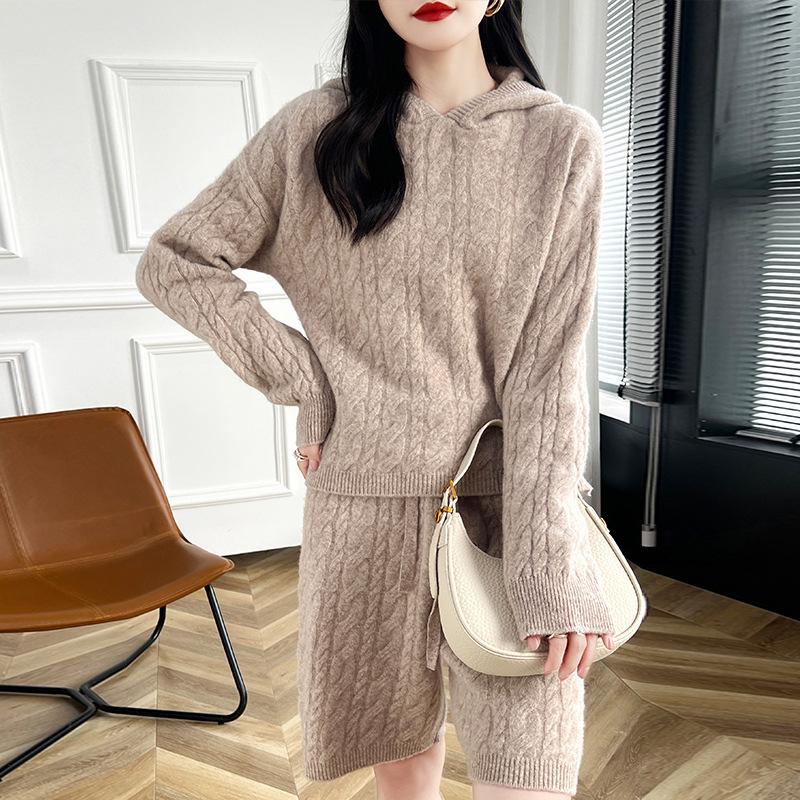 24 Autumn/Winter Women's Ribbed Hooded Sweatshirt & Wool Shorts Set