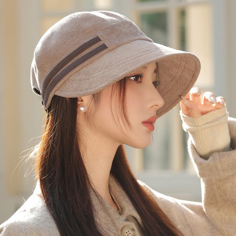 Autumn and Winter Hats, Women's High-end Casual Versatile Cap, Large Brim To Show the Face, Small Equestrian Hat Tide