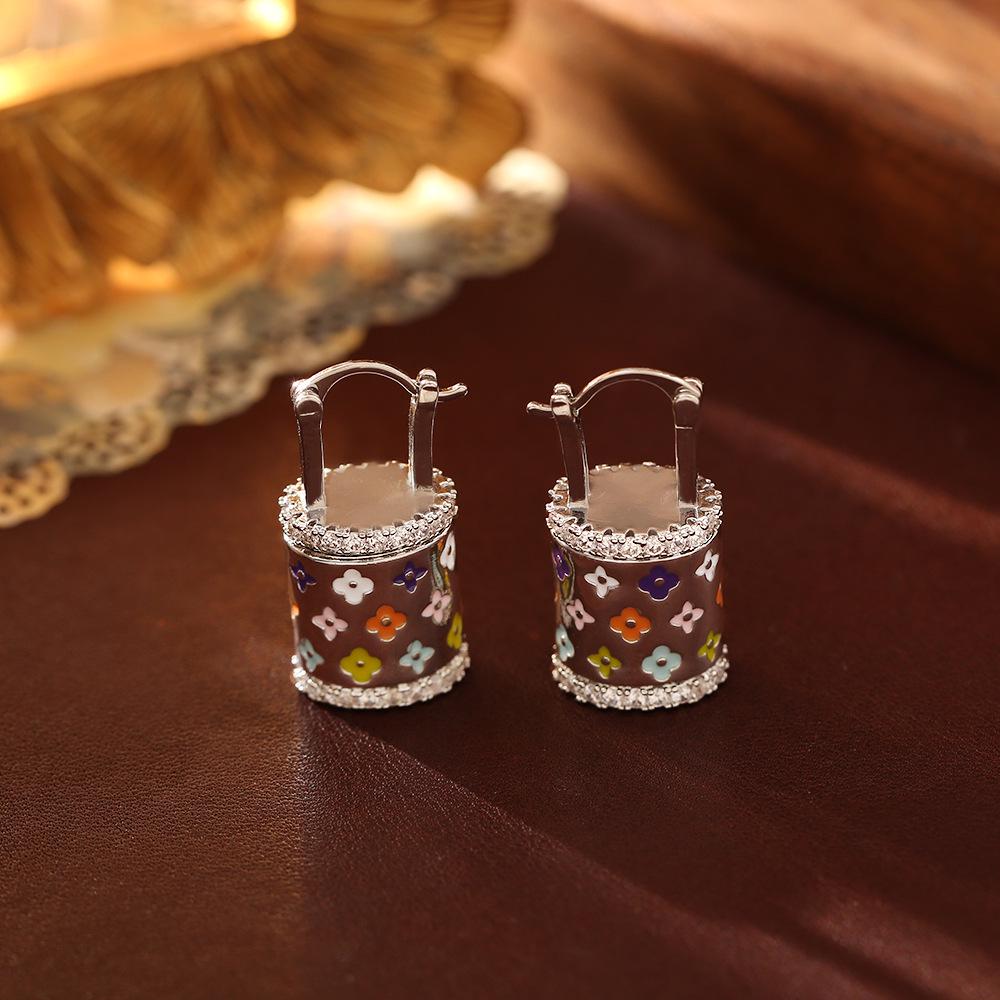 

Refined Four-Leaf Clover Pendant Necklace & Earrings Set - High-End Fashion, Elegant Style