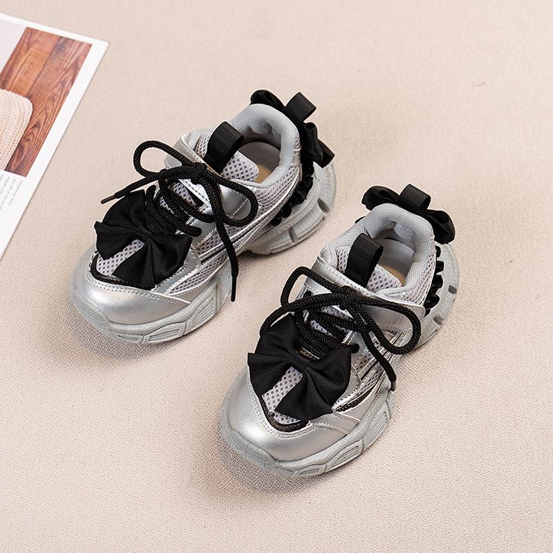 

Детские кроссовки-папы 2025 осень новинка корейская версия с бантом для девочек спортивная обувь модные легкие кроссовки для бега для мальчиков 26-31 yards whole box shot 48 pairs серебряный