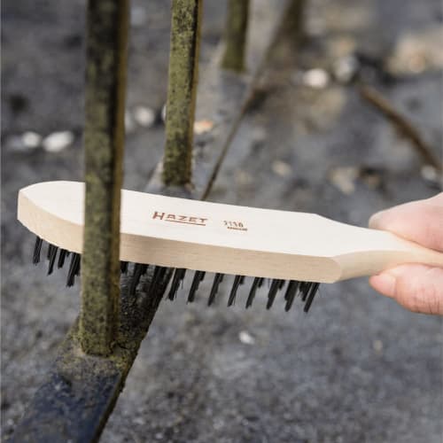 HAZET Wire Brush, 25mm Tall, 4 Rows of Highly Resistant Wire Brushes, Loosens and Removes Stubborn Dirt, and Removes Rust from Automotive and Metal Pa