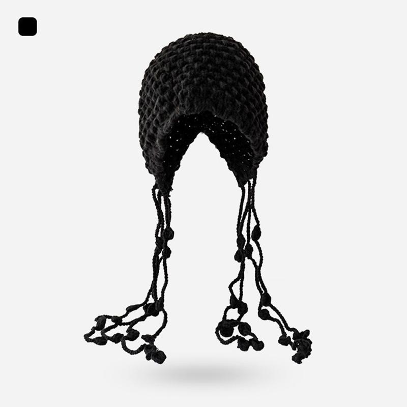 1 Stück Handgefertigte Häkelmütze aus buntem Garn für Damen Winter Gestrickte Beanie-Mütze mit Ohrenklappen, Quaste und Bommel