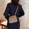 Schicke Umhängetasche im Vintage-Stil für Damen Vielseitige Schultertasche/Clutch-Kombination Abnehmbarer Riemen Reißverschluss Einfarbig Kunstleder