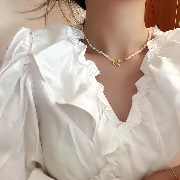Simple Temperament Freshwater Pearl Metal Flower Neck Chain Collarbone Chain Dongmen Necklace
