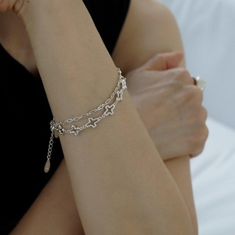 Invisible Collage HUG CHAIN BRACELET